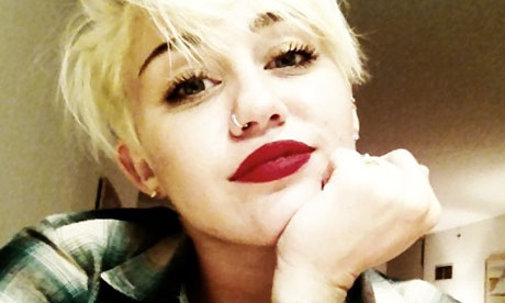 Miley Cyrus rossetto rosso