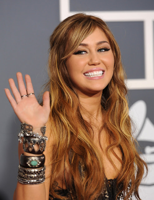 Miley-Cyrus-capelli lunghi