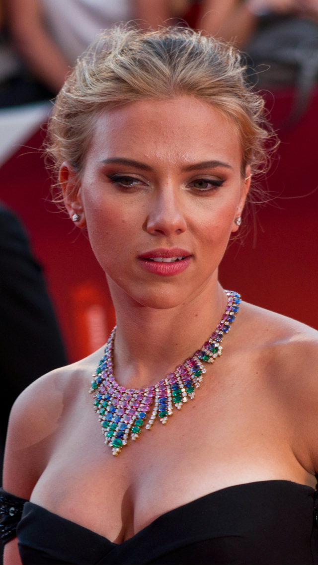 scarlet johanson festival venezia