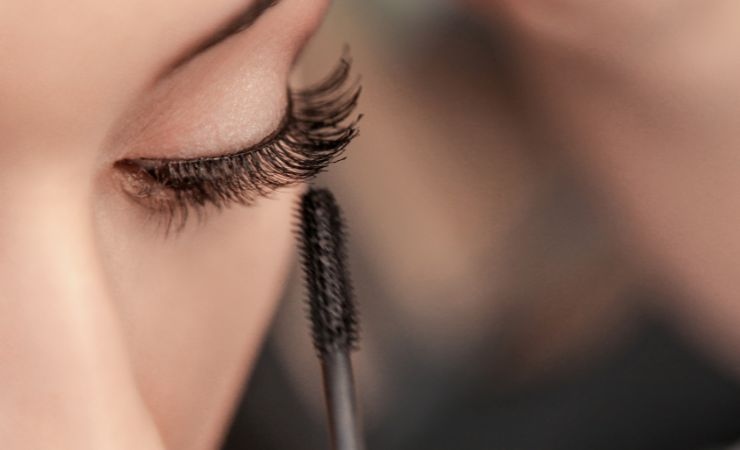 Come rimettere il mascara sugli occhi