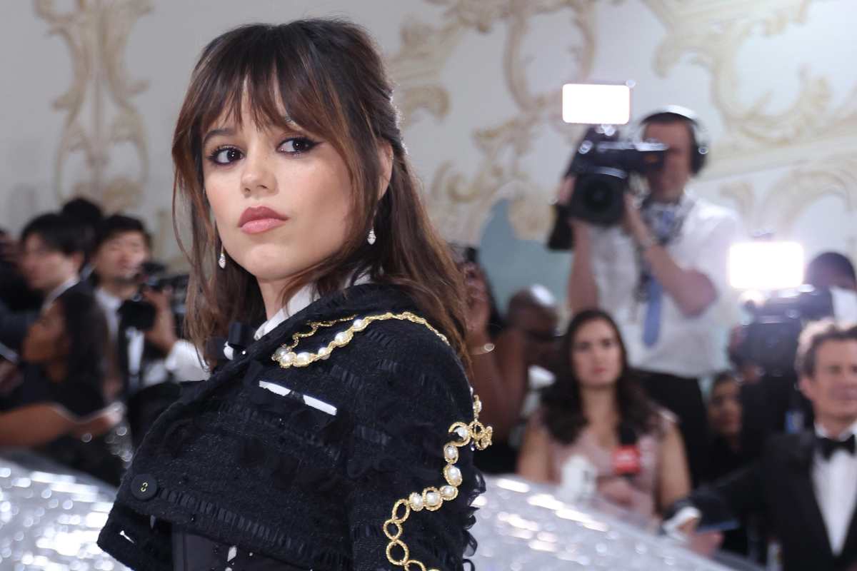 Jenna Ortega, stiletto lashes