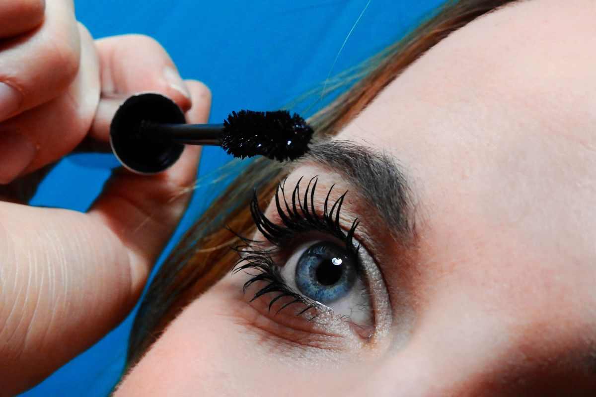 Come aggiustare il mascara sulle ciglia