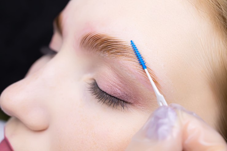 Make-up semipermanente: tecnica di laminazione delle sopracciglia