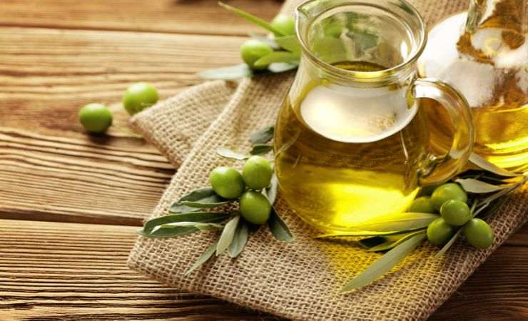 Olio oliva per la cura dei capelli