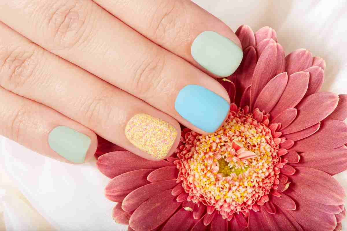 Le migliori manicure per unghie corte e piccole