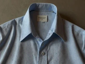 Camicia di seta: come lavarla in casa senza rovinarla e risparmiare sulla lavanderia.