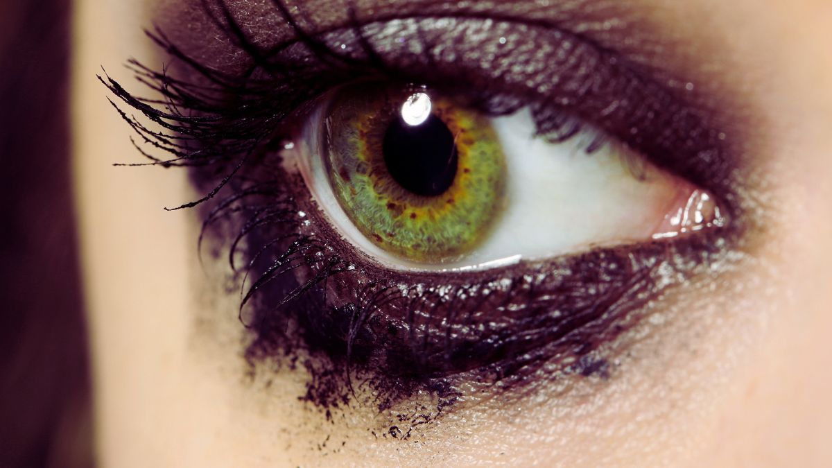 Occhi che lacrimano? Il segreto per far durare la matita tutto il giorno senza sbavare.