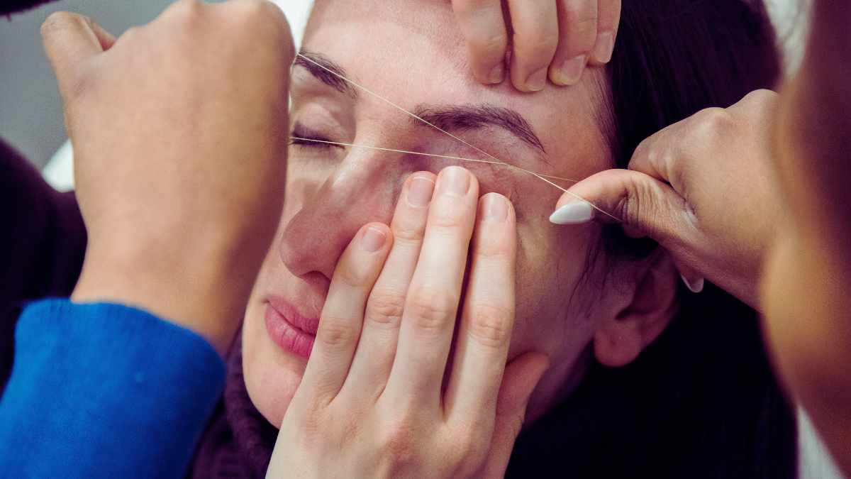 Sopracciglia diradate? Come disegnarle per sembrare più giovane e curata.